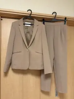 green label relaxing ベージュパンツスーツ