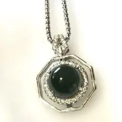 グアテマラ産　翡翠ペンダントトップ