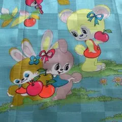 昭和レトロ生地☆ 光沢 蛍光色☆クマとうさぎ ￼水色 はぎれ 90×107