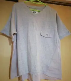 グレー Vネック Tシャツ ポケット付き