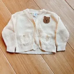 クマ刺繍付きクリーム色カーディガン