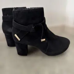 ブラック　ショートブーツ