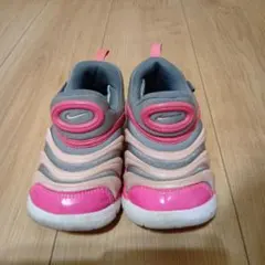 Nike ピンクスニーカー