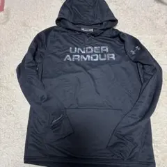 【美品】Under Armour フード付きパーカー