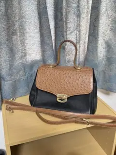 オーストリッチ風ハンドバッグ 黒と茶色