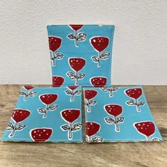 ハンドメイド　北欧風お花柄（ブルー系）のコースター　3枚セット