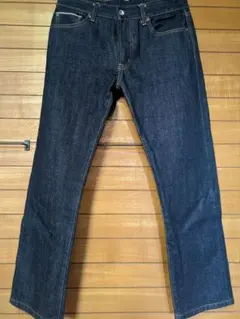 UNIQLO レギュラーフィットストレートジーンズ