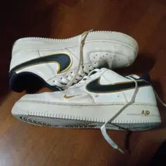 Nike Air Force 1 ホワイト/ブラック/ゴールドda8481中古
