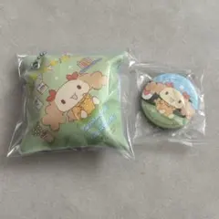 くら寿司 シナモロール シフォン 缶バッジ クッションチャーム 2点セット