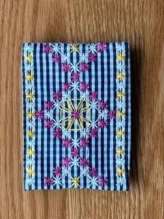 スイス刺繍のハンドメイドポケットティッシュケース￼