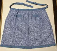 花柄エプロン 青と白