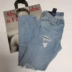 新品⭐️アバクロ ダメージデニム スキニーのサムネイル