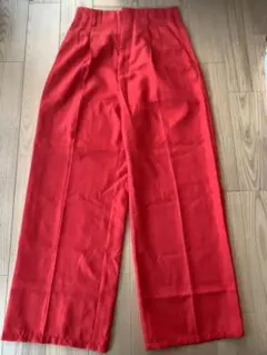 GU 赤 ワイドパンツ