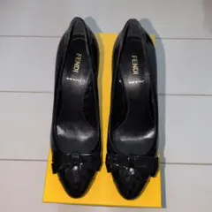 FENDI エナメル パンプス リボン ブラックのサムネイル