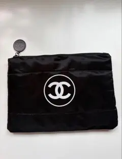 CHANEL ノベルティ 大判ポーチ キルティング 黒のサムネイル