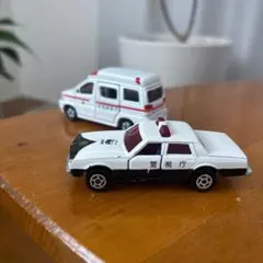 救急車とパトカーのミニカーセット