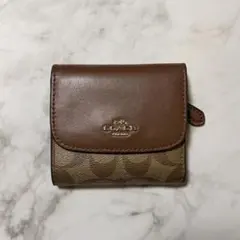 COACH シグネチャー 三つ折り財布 ブラウン PVC レザー コーチ - メルカリ
