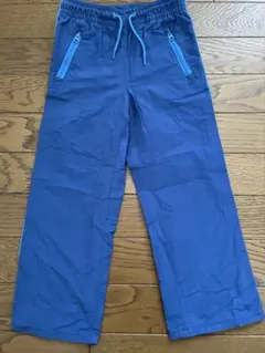 青いロングパンツ ジッパーポケット付き