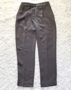 PLST グレー タック テーパードパンツ スラックス L