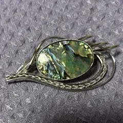 ま*ん様 ブローチ