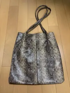 蛇柄　トートバッグ