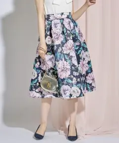 トッコクローゼット 大花 花柄 フレアスカートのサムネイル