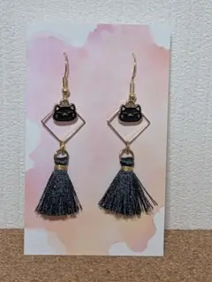 猫モチーフタッセルピアス