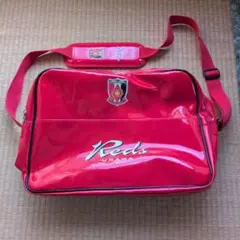 浦和レッズ　エナメルバッグ