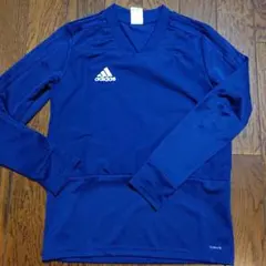 アディダス