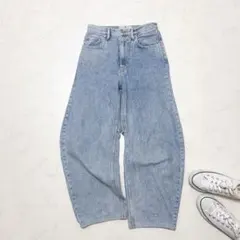 大人気✨カレンソロジー &RC カーヴィーデニムパンツ 34 ブルー 2.5万のサムネイル