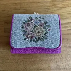 花柄刺繍 ピンクレザー 折り財布