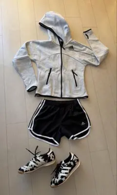 adidas セットアップ パーカー×ショートパンツ グレー×ブラック 春コーデ