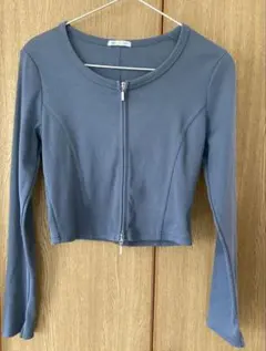 GU フルジップ　長袖クロップドトップス