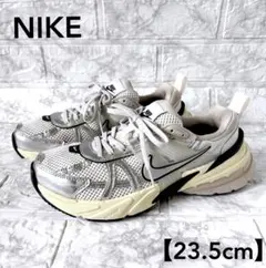 【美品✨】NIKE V2K RUN ナイキ V2K ラン シルバー 23.5cmのサムネイル