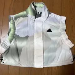 新品adidas シティエスケープ　カモプリントクロップ中綿ベストS