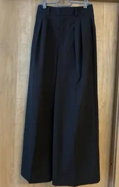 GU 黒 ワイドパンツ タック付き Sサイズ