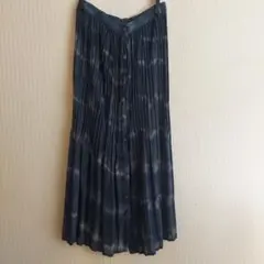 ダークブループリーツスカート ボタン付き