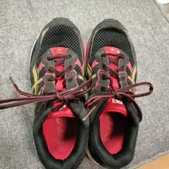 ASICS スニーカー ブラック/レッド/ゴールド　21.5センチ