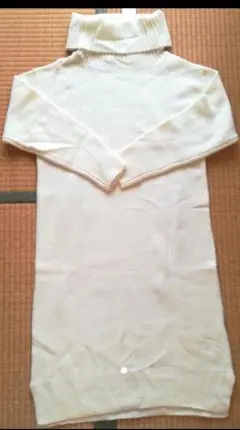 【新品タグ付き】ニットワンピース白　フレームスレイカズン