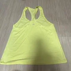alo yoga タンクトップ