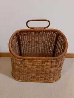 昭和レトロ＊ラタン製スリムバスケット