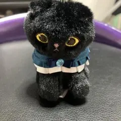 黒猫マスコット 青いリボン付き