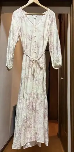 [美品]H&M 薄ピンクの素敵な花柄マキシワンピース
