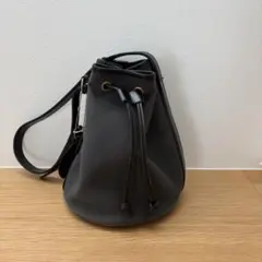 Brady カルダー ショルダー巾着バッグ チャコールグレーのサムネイル