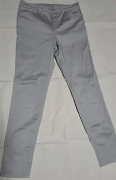 ユニクロ　グレー スリムフィット カジュアルパンツ