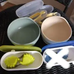 ベビー用　食器セット　シリコン皿２　スプーン　フォークセット１　麺カッター２