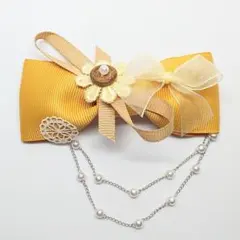 蝶ネクタイにも！　リボンとパールの髪飾り