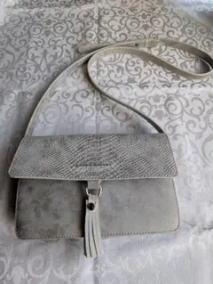 LAURA ASHLEY ショルダーバッグ グレー タッセル付き クロコ型押し