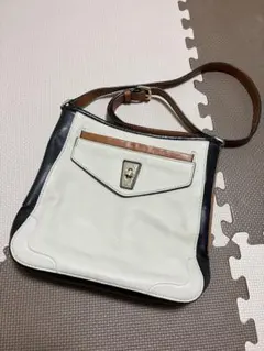 MARC BY MARC JACOBIS レザーショルダーバッグ