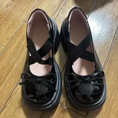 厚底リボン付きブラックローファー